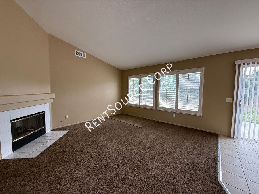 2832 W Pillsbury St - Photo 5 of 26
