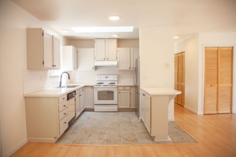 6530 Ne Center St - Photo 4 of 15