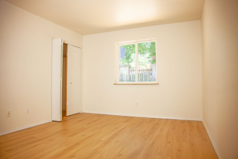 6530 Ne Center St - Photo 7 of 15