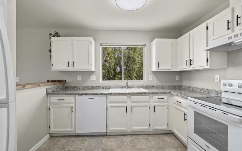 502 E River Ave #A - Photo 4 of 14