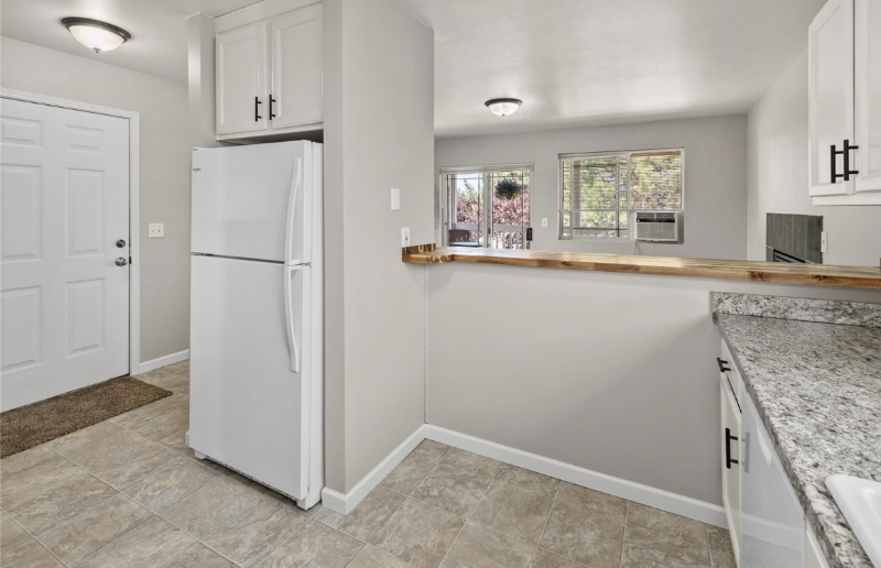 502 E River Ave #A - Photo 6 of 14