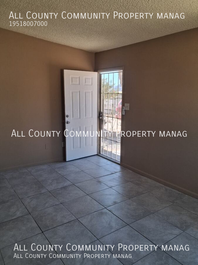 6082 Daisy Ave - Photo 3 of 22