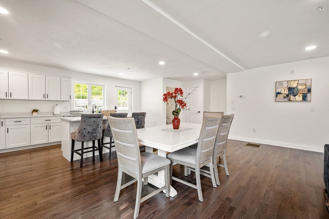 49 Chilmark St #A - Photo 3 of 16