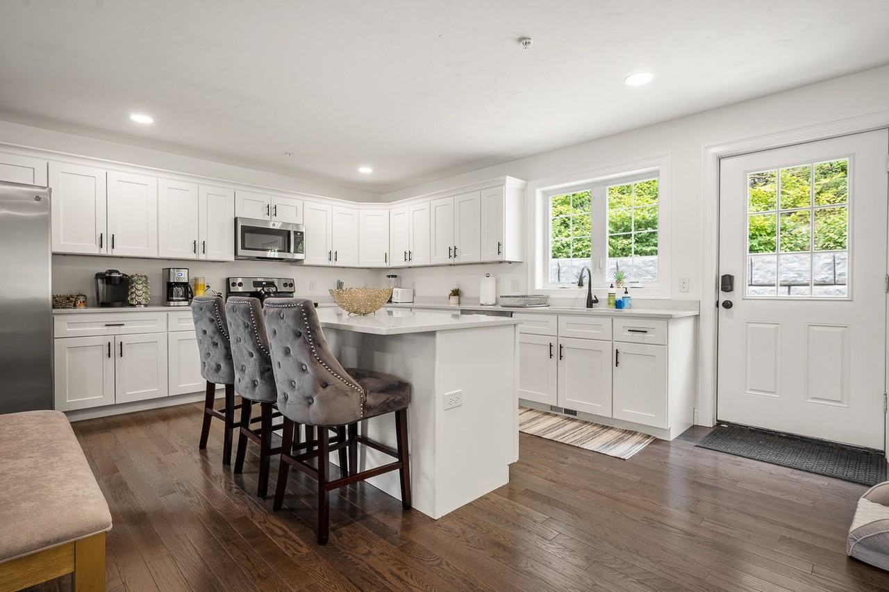 49 Chilmark St #A - Photo 4 of 16