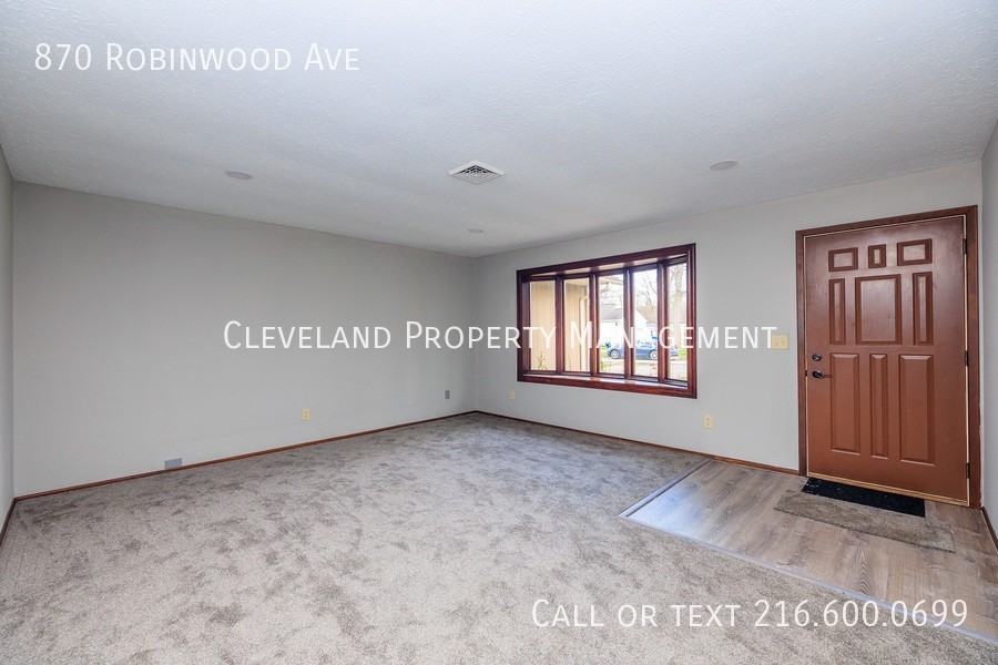870 Robinwood Ave - Photo 5 of 27