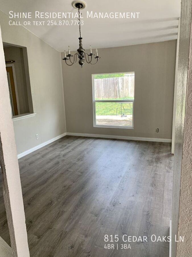 815 Cedar Oaks Ln - Photo 3 of 19