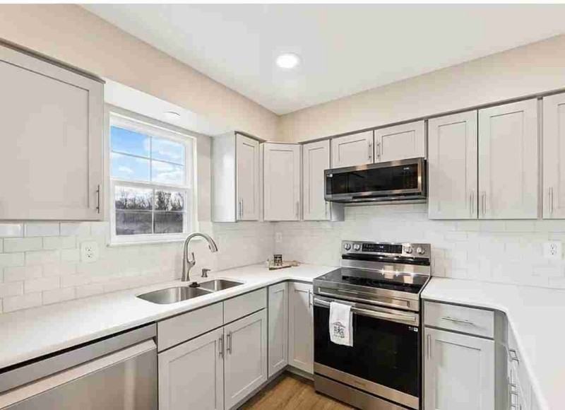 11215 Lake Overlook Pl - Photo 5 of 13
