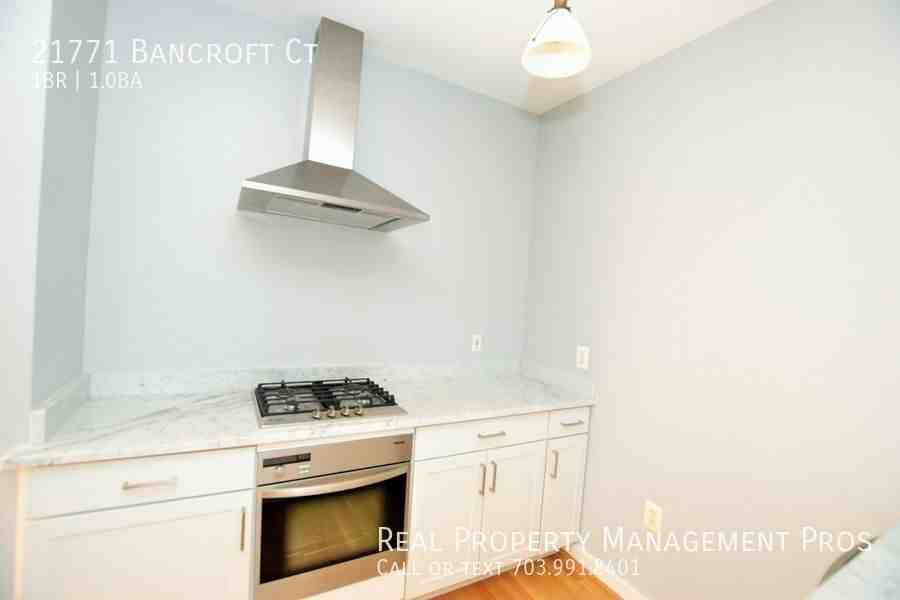 21771 Bancroft Ct - Photo 4 of 20