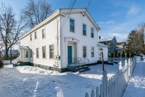 featured image of 11 Charlotte St #2R