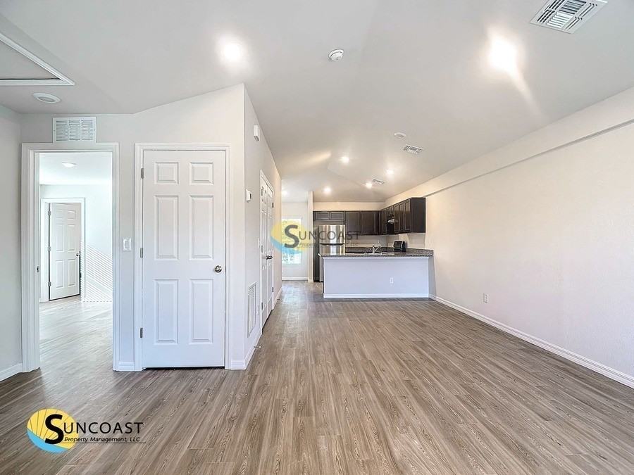 27085 Partin Dr - Photo 5 of 19