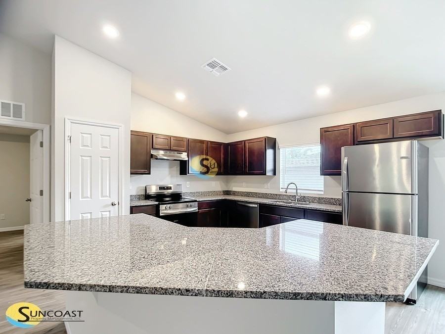 9610 Bahia Rd - Photo 5 of 32