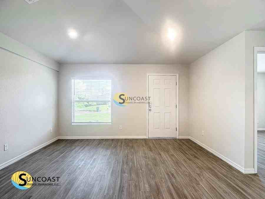 27220 Washington St - Photo 4 of 23