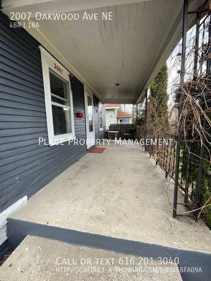 2007 Oakwood Ave Ne - Photo 3 of 24