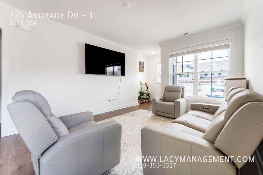 725 Andrade Dr - Photo 7 of 34