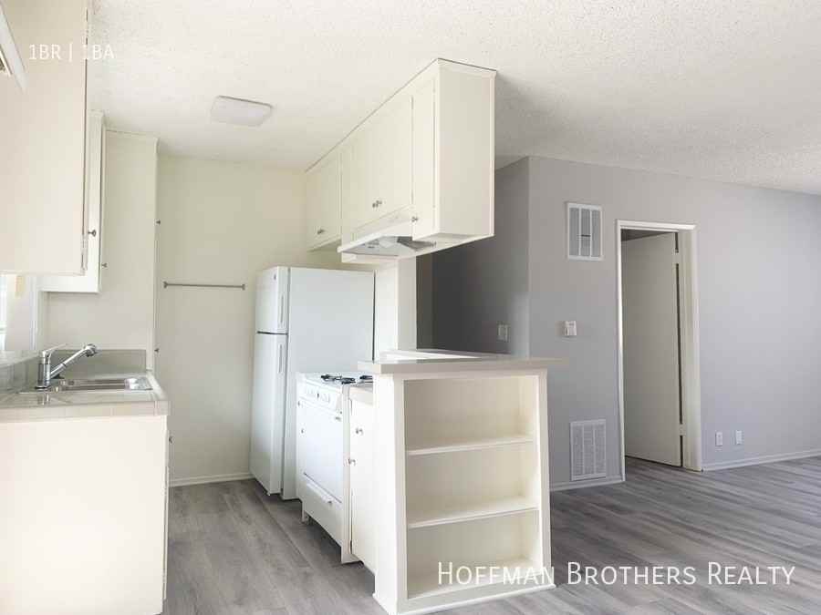 1642 Barry Ave #5