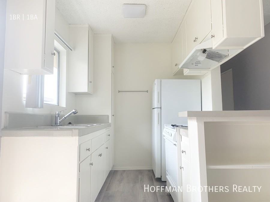 1642 Barry Ave #5 - Photo 2 of 8
