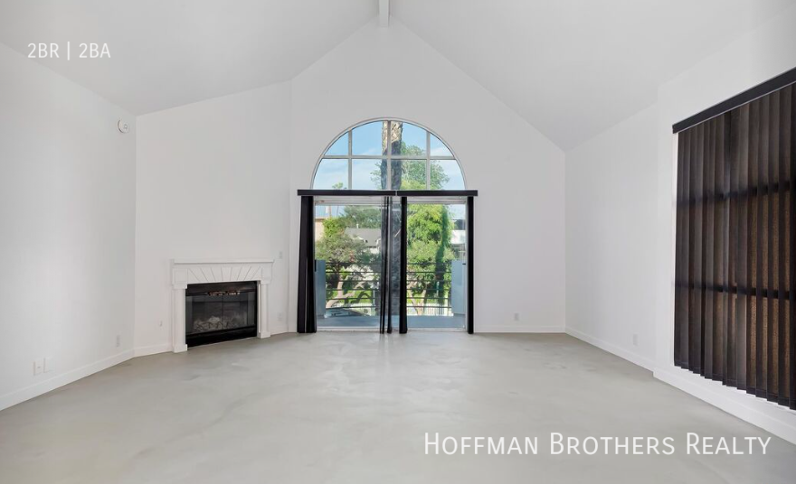 639 Huntley Dr #4 - Photo 5 of 11