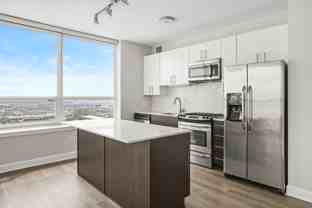 728 W Adams St - Photo 1 of 1