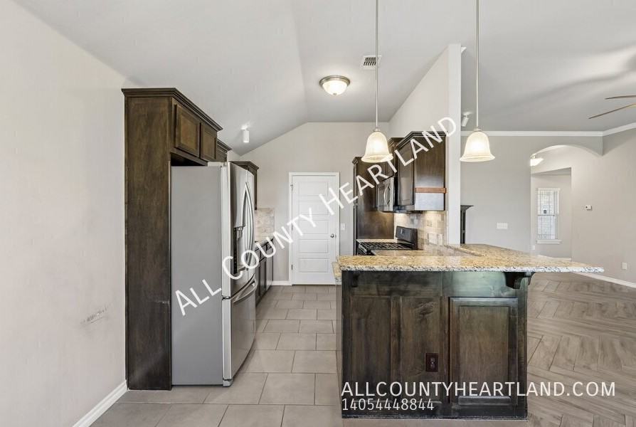 10512 Se 25th St - Photo 3 of 12