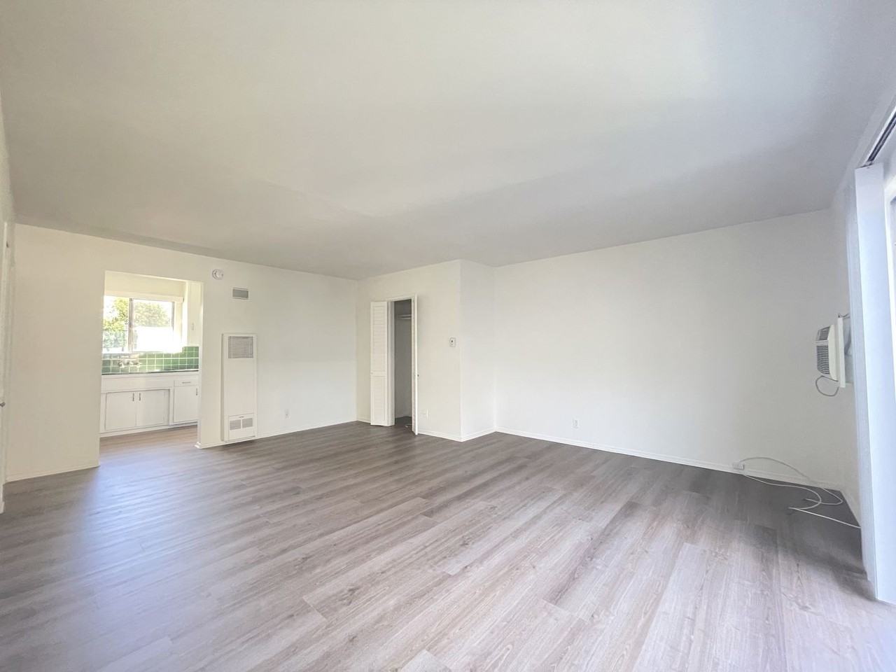 Camarillo 10250 - Photo 4 of 21