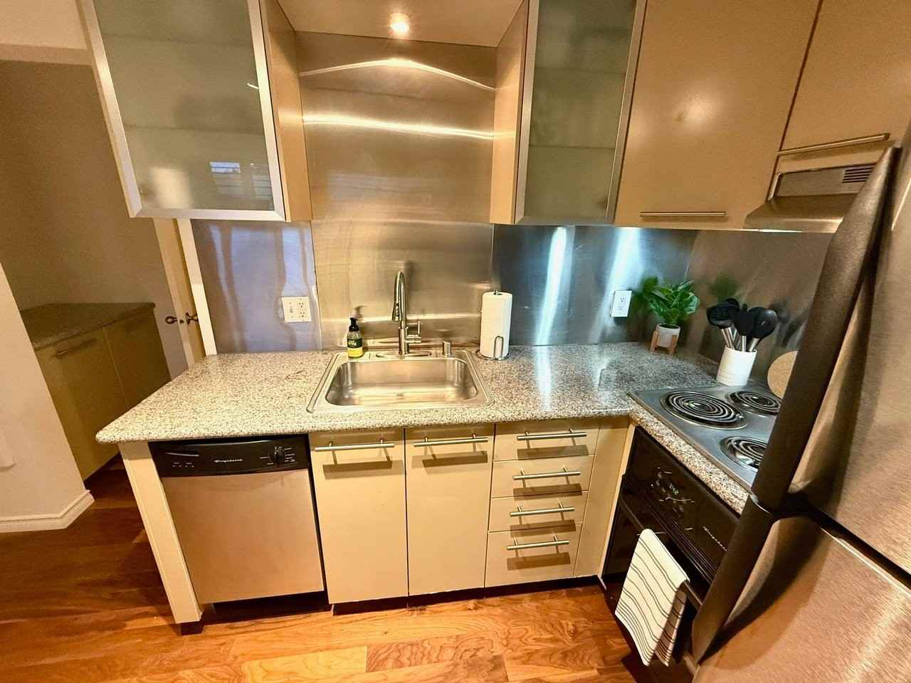 1012 W 9th Ave #7 - Photo 3 of 15