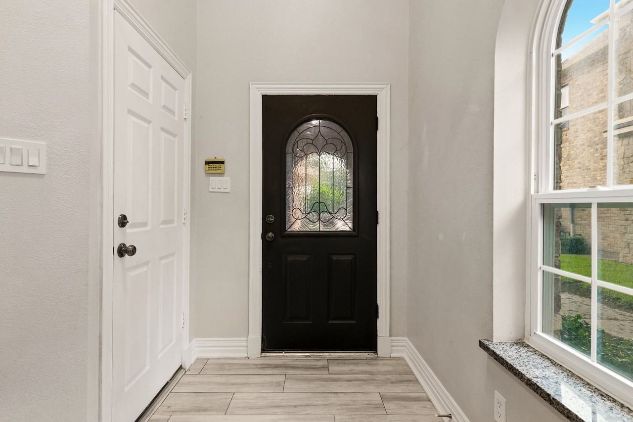 10 Stonebriar Ct - Photo 3 of 28