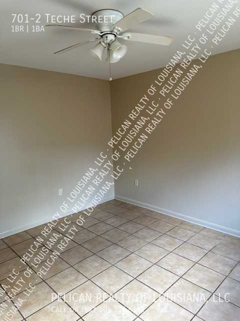 701 Teche St Apt 2 - Photo 2 of 7