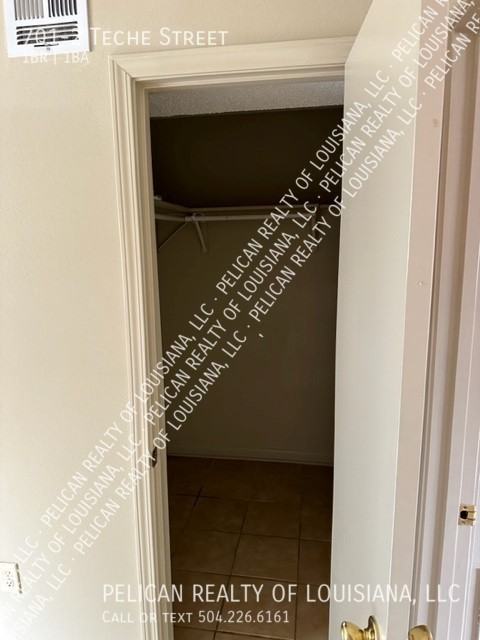 701 Teche St Apt 2 - Photo 3 of 7