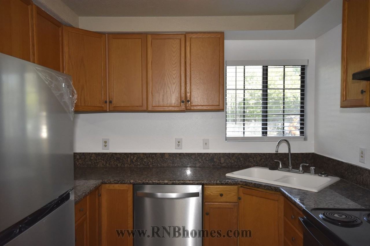 7445 Auburn Oaks Ct #K - Photo 5 of 14
