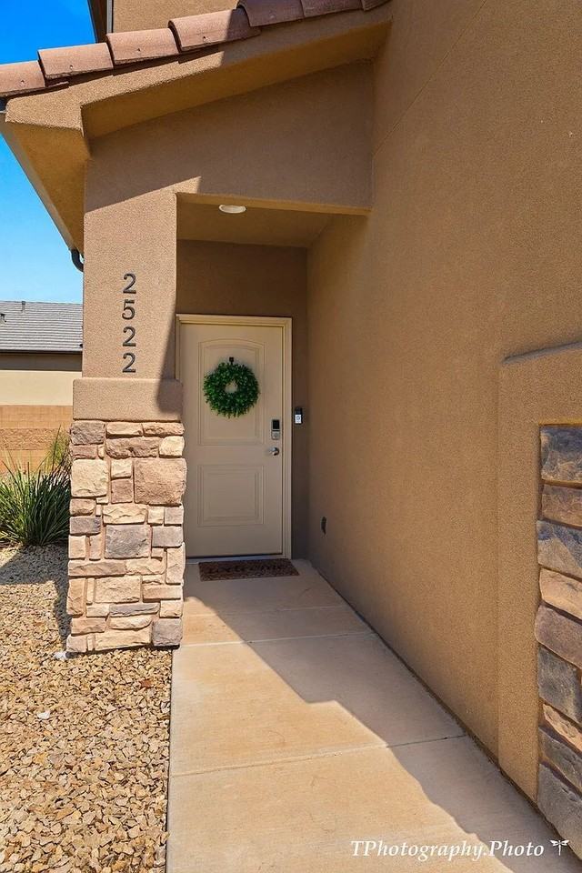2522 Manzoni Rd - Photo 2 of 20