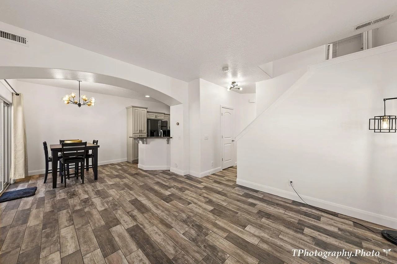 2522 Manzoni Rd - Photo 4 of 20