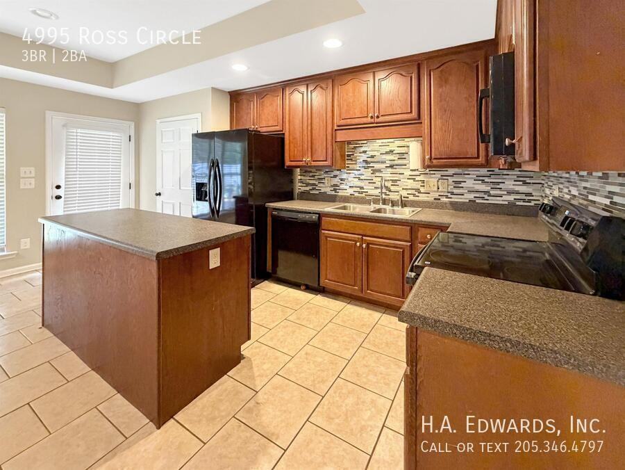 4995 Ross Cir - Photo 3 of 11