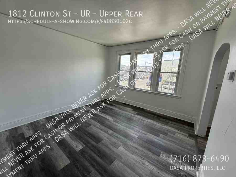 1812 Clinton St - Photo 3 of 10