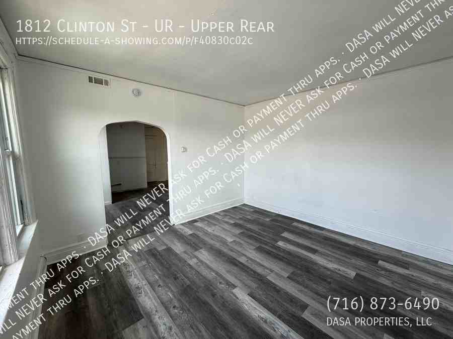 1812 Clinton St - Photo 4 of 10