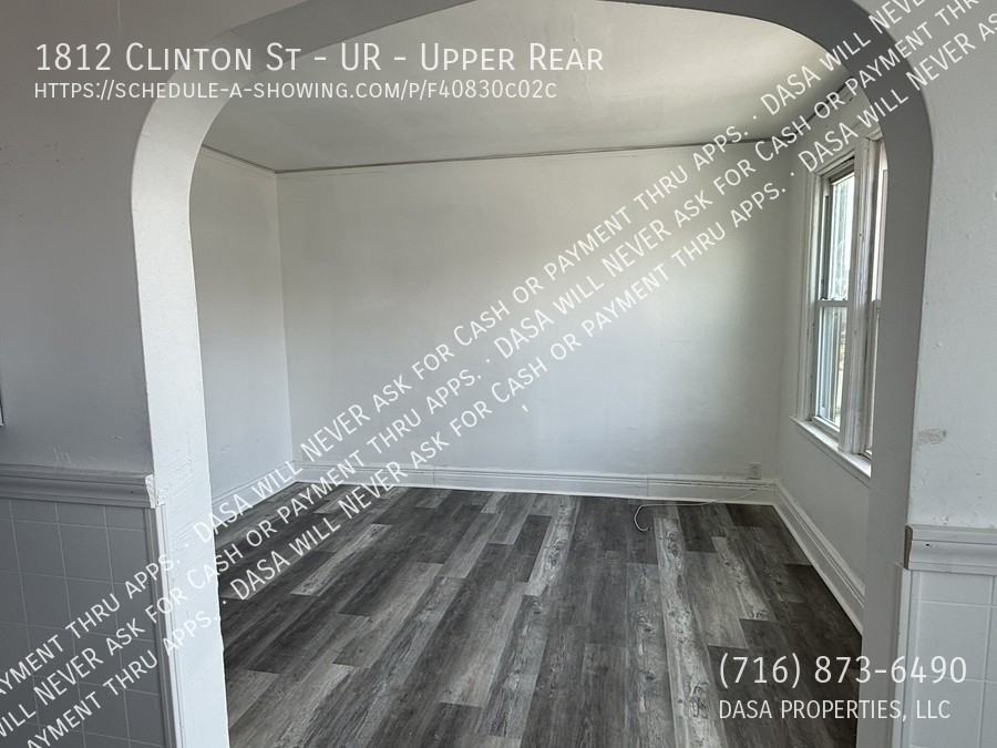 1812 Clinton St - Photo 5 of 10
