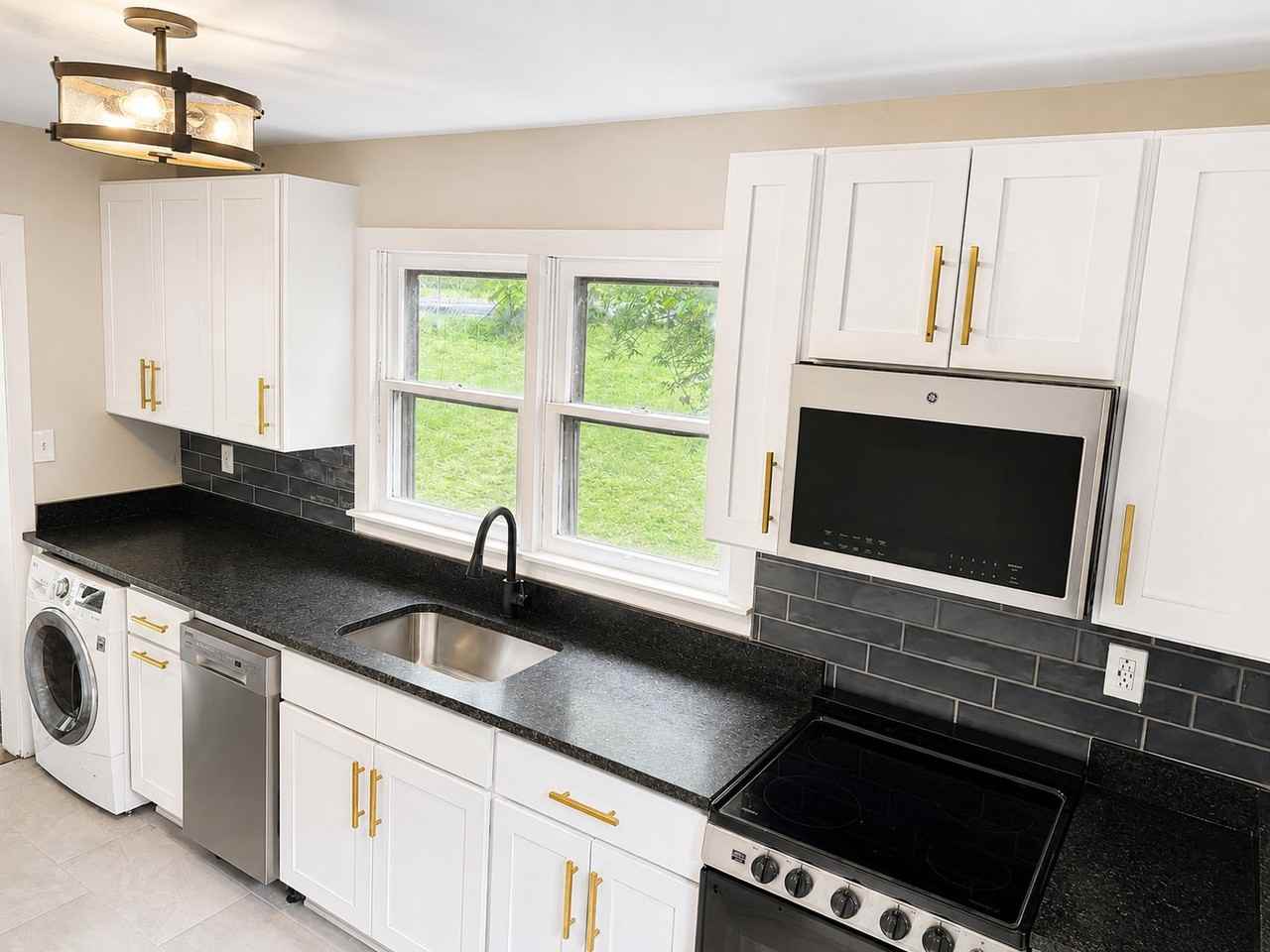 2723 W Blount Ave - Photo 3 of 32