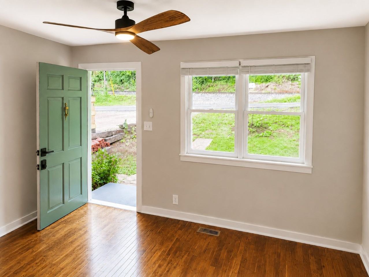 2723 W Blount Ave - Photo 5 of 32