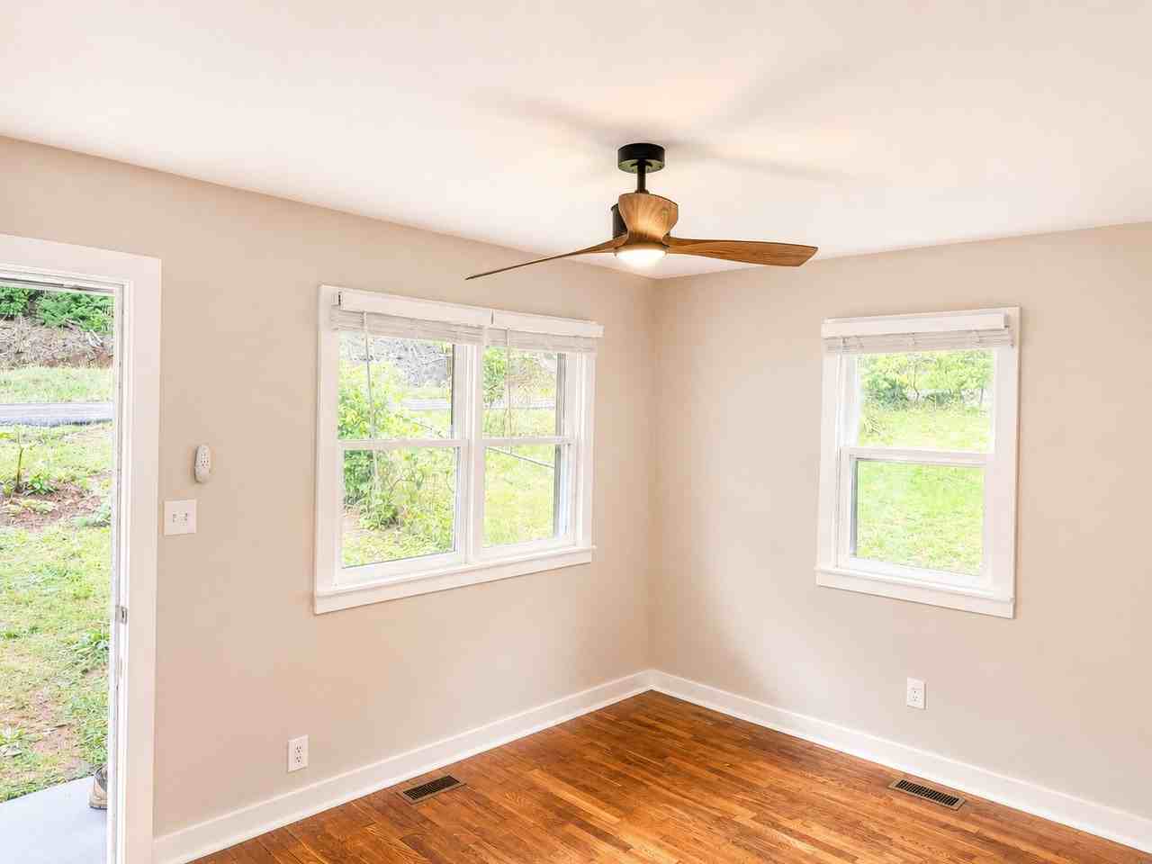 2723 W Blount Ave - Photo 6 of 32