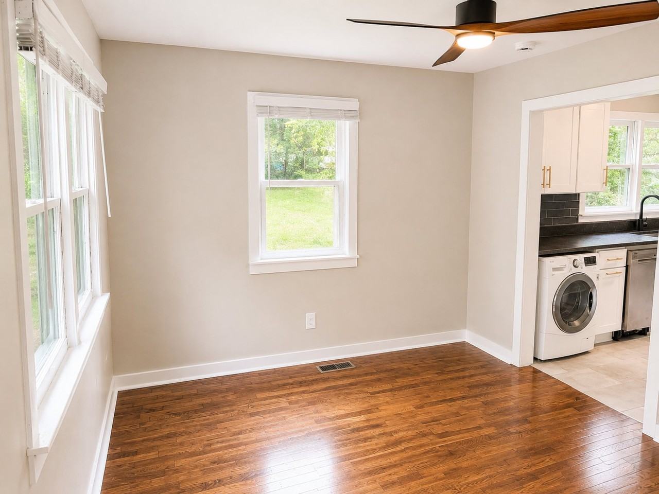 2723 W Blount Ave - Photo 7 of 32