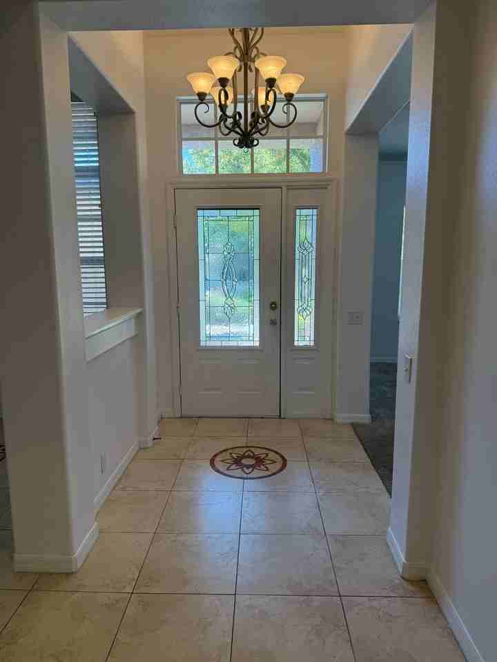 2204 Elizabeth Way - Photo 3 of 10