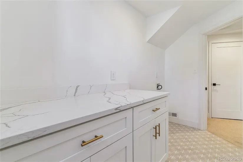 7649 E Amherst Ave - Photo 7 of 18