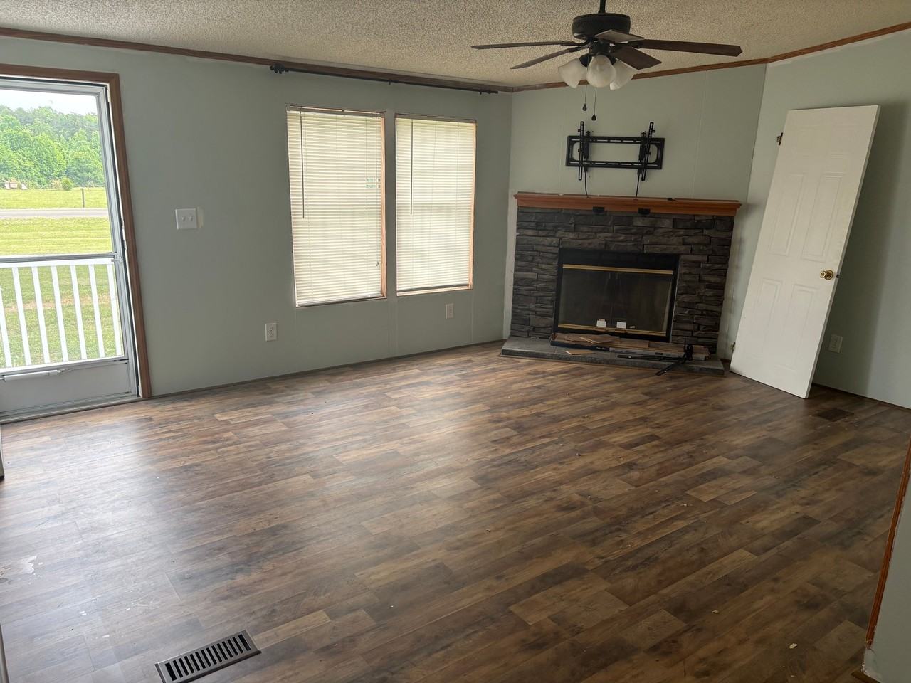2390 Claremont Rd - Photo 5 of 10