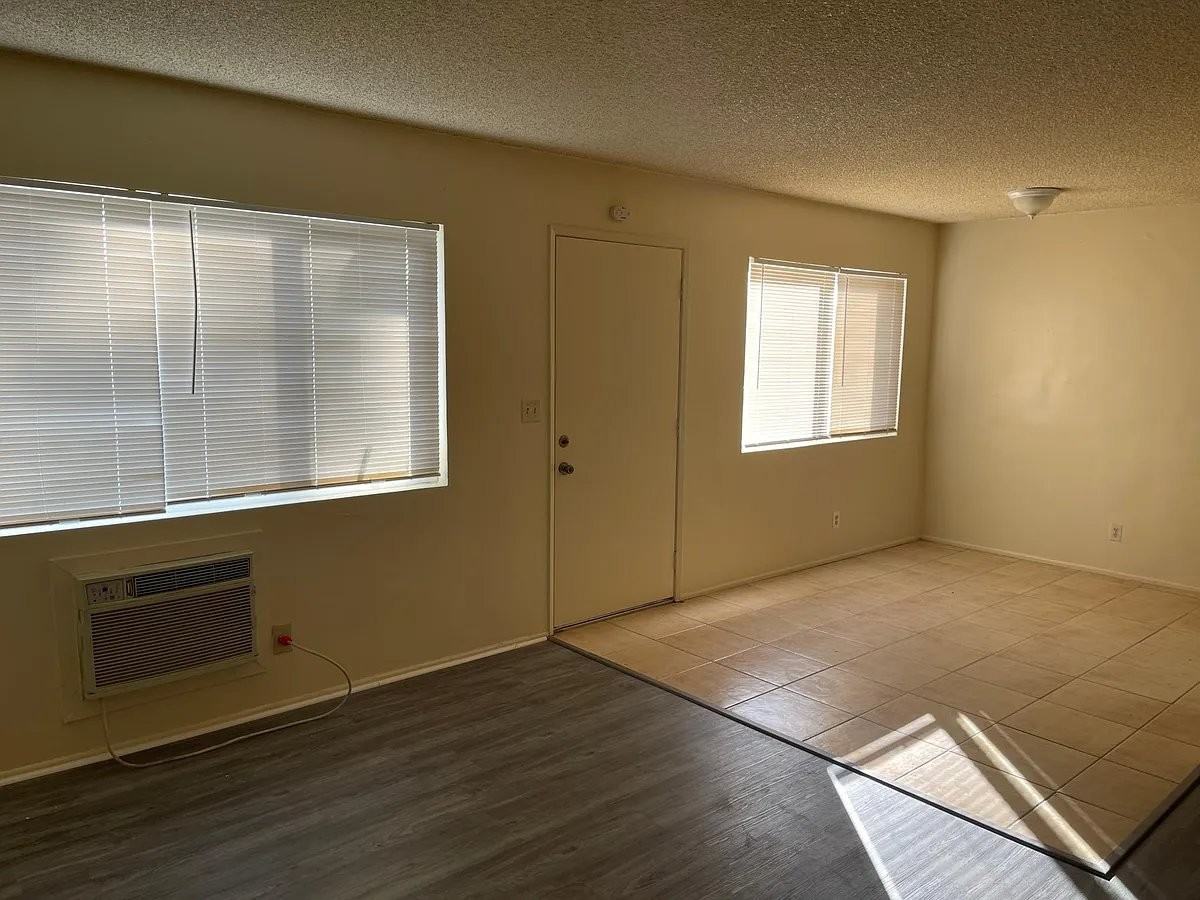 405 Silverwood Ave #C - Photo 3 of 16