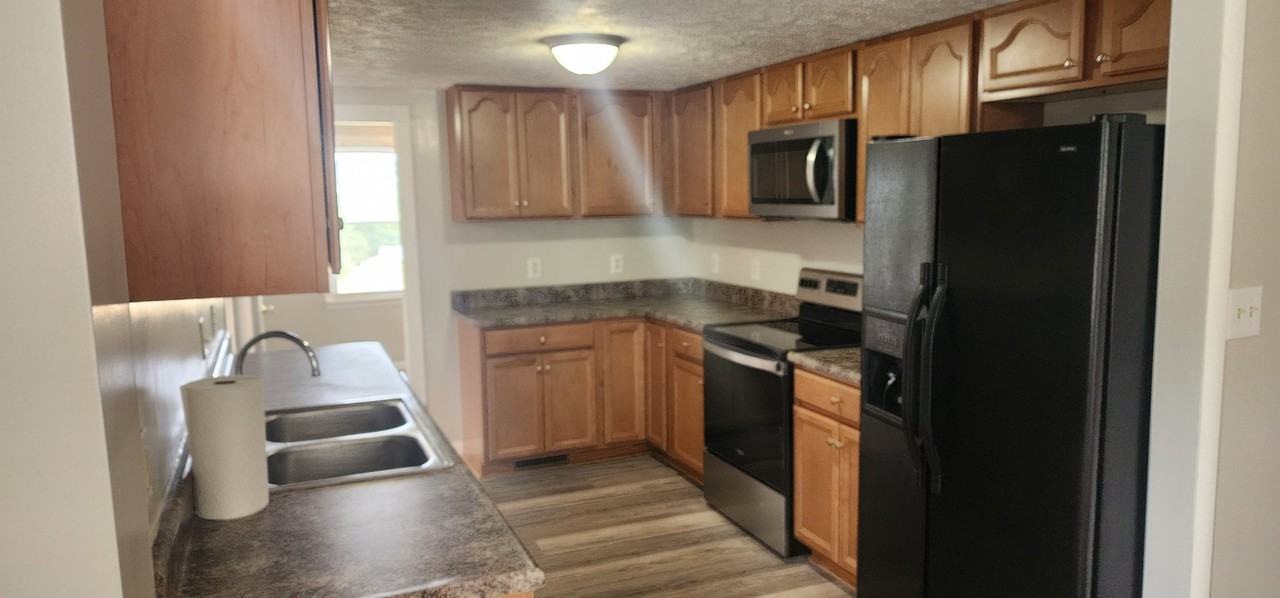 221 Watertower Rd - Photo 3 of 20