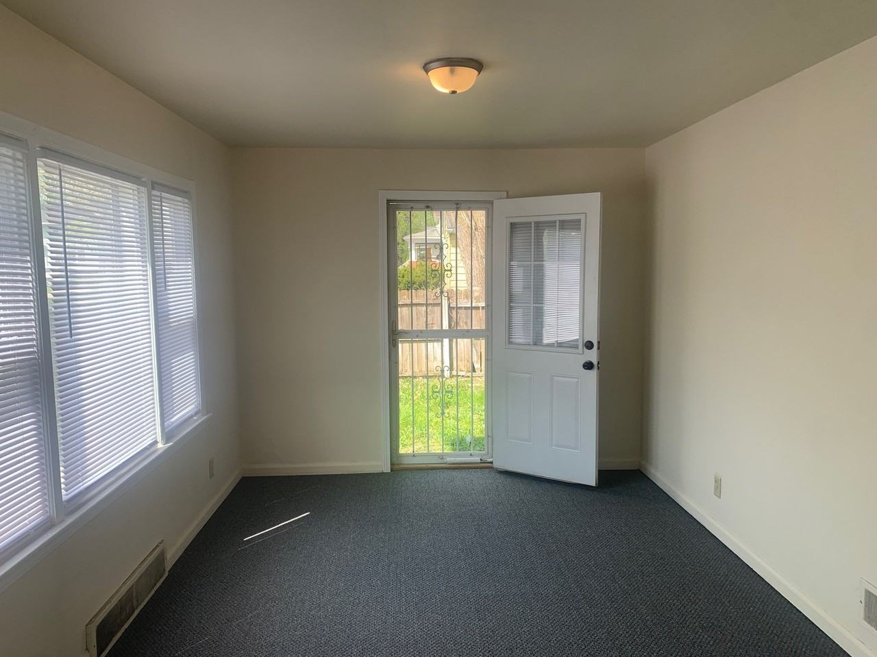 705 E Rudisill Blvd - Photo 5 of 16