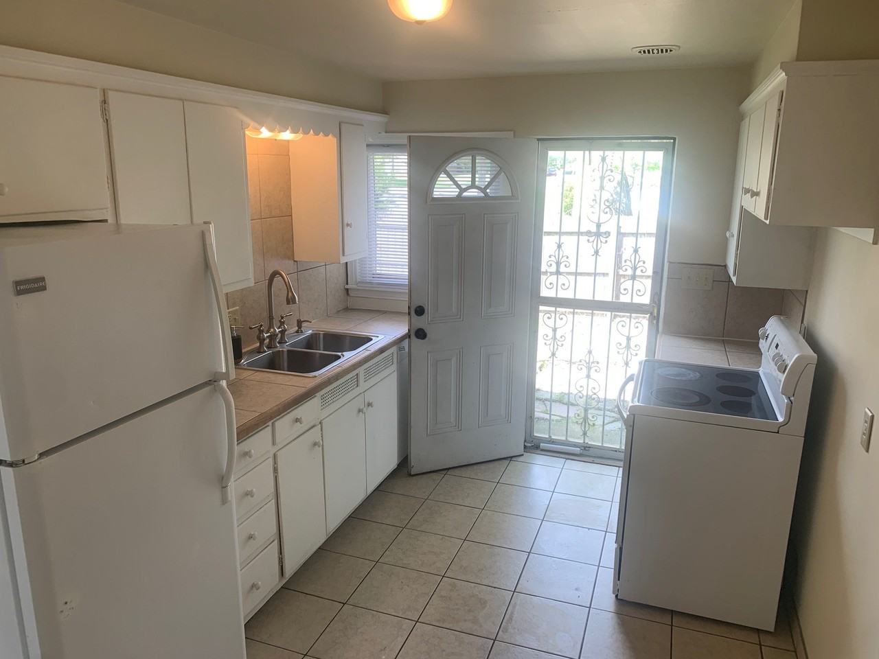 705 E Rudisill Blvd - Photo 6 of 16