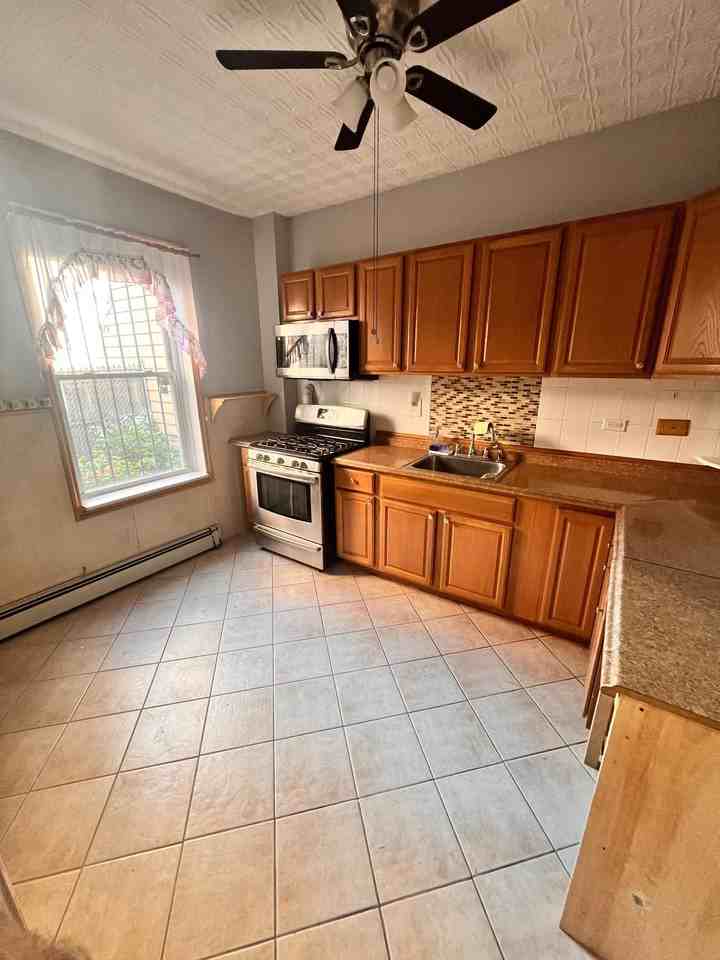 209 Garfield Ave #1R - Photo 2 of 7