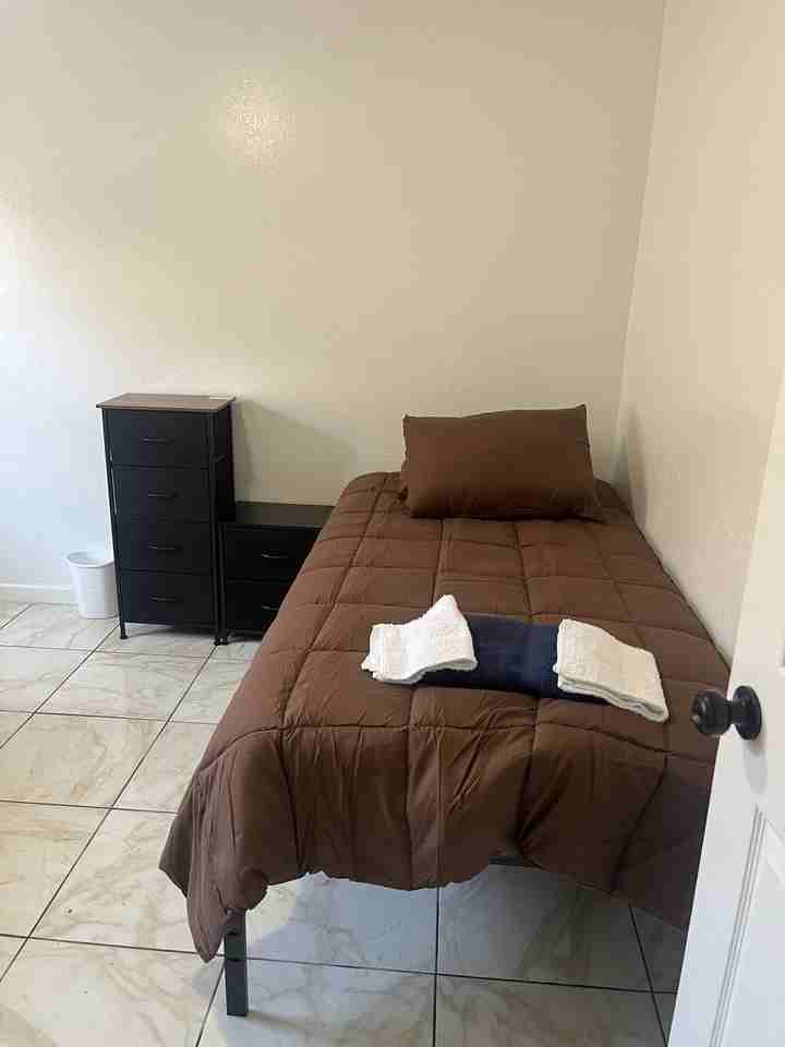 9122 Woodlyn Rd - Photo 4 of 8