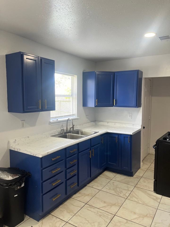 9122 Woodlyn Rd - Photo 5 of 8