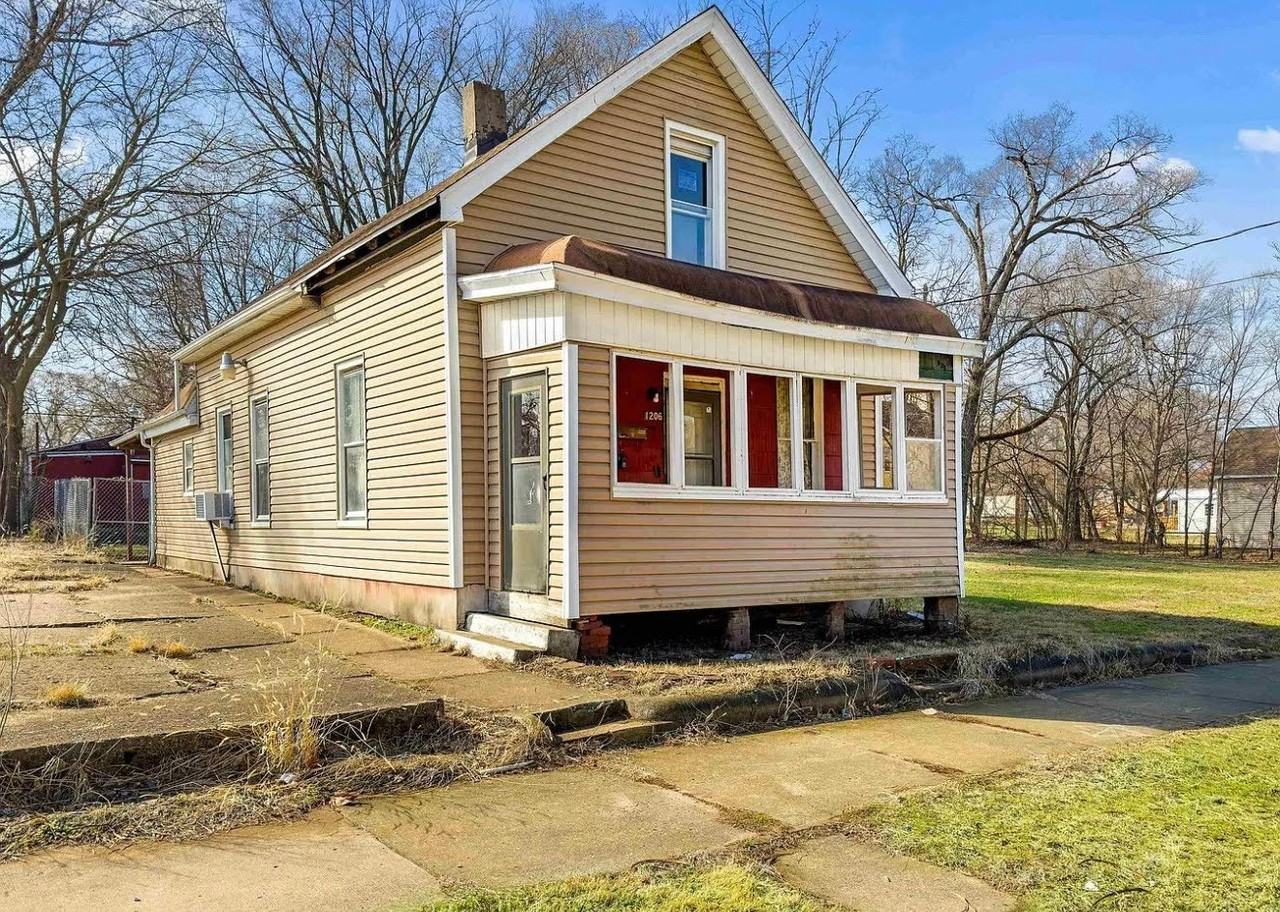 1206 W Johnson St - Photo 2 of 20